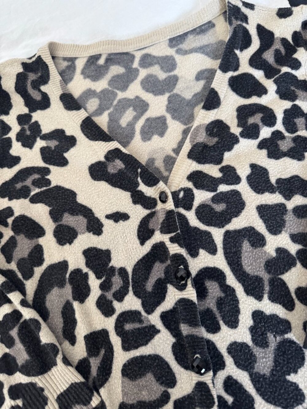 EUC Leopard Print Button Front Cardigan Sz L - Picture 3 of 7